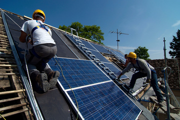 Panneaux photovoltaïques et rénovation de toiture : notre équipe spécialisée s'occupe de tout